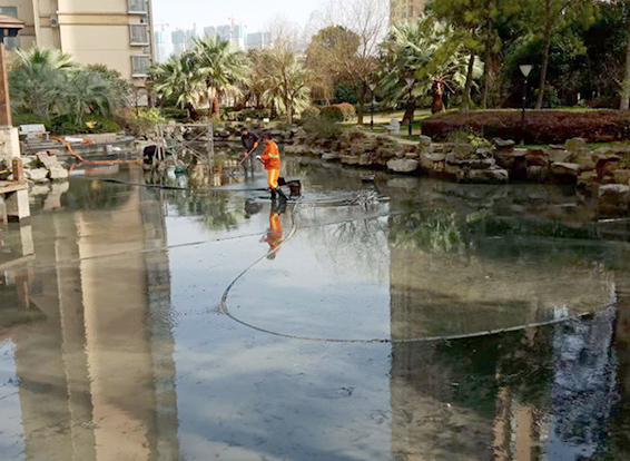 新城景观池淤泥清理